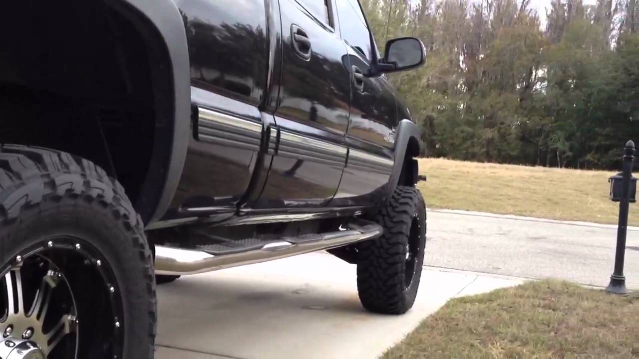 02 Chevy Lb7 w/ 7in BDS Lift - YouTube