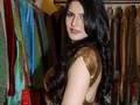 zarine khan bikini hot. Hot Zarine khan Gossip in