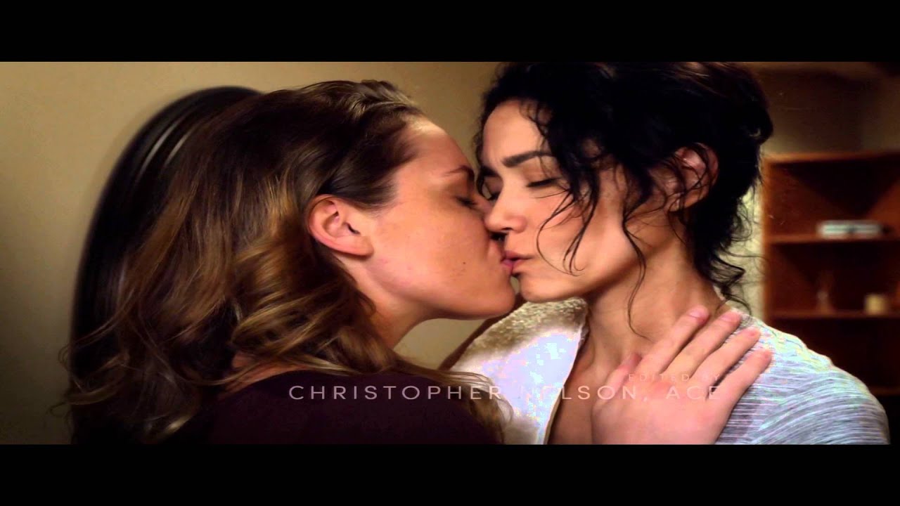 Лесбийский Поцелуй Рэйчел Шелли И Сандрин Холт – Секс В Другом Городе 2004