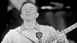 Watch Pete Seeger Skip To My Lou video