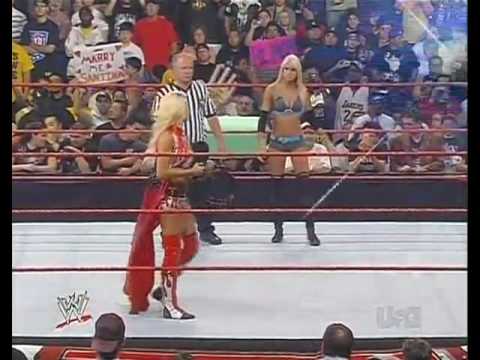 Kelly Kelly vs Maryse RAW 25052009 Divas Championship