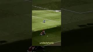 Wan Bissaka Powerful Tackle