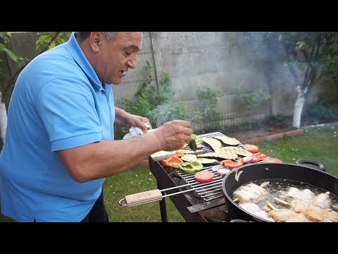 Морепродукты,завёрнутые в лук порей,с овощами на мангале.Рецепт от Жоржа Морепродукты,завёрнутые в лук порей,с овощами на мангале.Рецепт от Жоржа