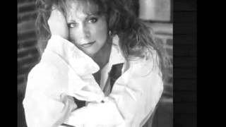 Watch Reba McEntire I Dont Think Love Ought To Be That Way video