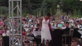 Watch Natalie Cole Somethings Gotta Give video