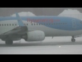 Sunwing Airlines | Boeing 737-800 de-icing, startup and take-off | C-FPZA | Val-d'Or (CYVO) klip izle