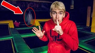 EXPLORING TRAMPOLINE PARK AT NIGHT!! EXPLORING TRAMPOLINE PARK AT NIGHT!!