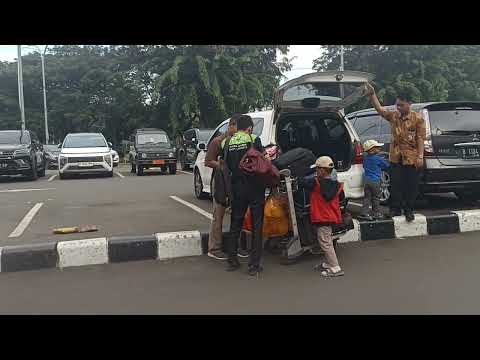 SUASANA TERKINI, STASIUN GAMBIR, JAKARTA PUSAT, RAMAI SEKALI @sumikpudjiatifamilychannel1003