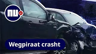 Man ramt meerdere auto's in Rotterdam met pick uptruck | NU.nl