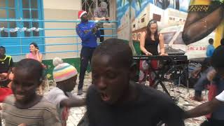 “Amsatou” with kids of Samu Sociale Christmas Concert 2019