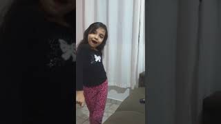 Bia Dançando Anitta Bang