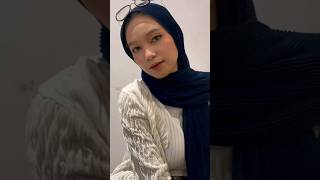 Cewek Jilbab Rajut Kacamata Besar Bulat Gemes Bikin Gagal Fokus Favorit Kamu