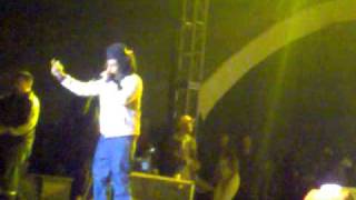 Watch Tego Calderon Ella Se Entrega Cuando Baila Reggaeton video