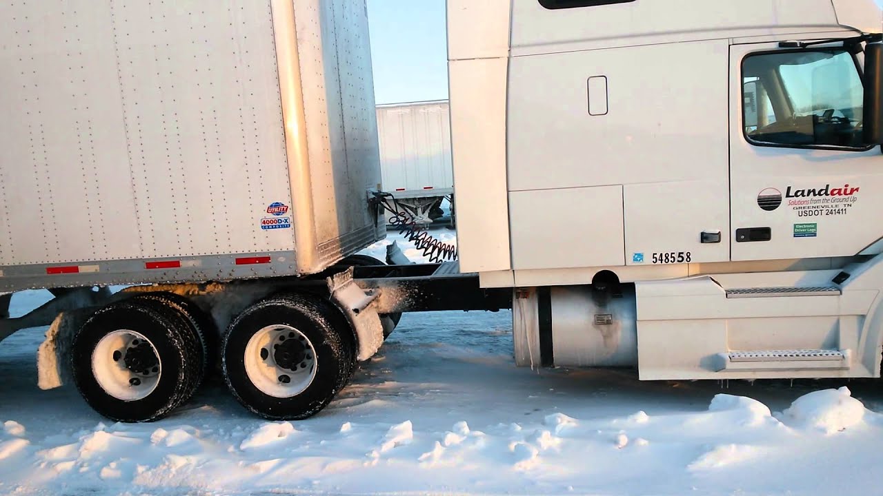 18 Wheeler Semi Truck Brakes locked up on the trailer - YouTube Semi Trailer Brakes Lock Up When Empty