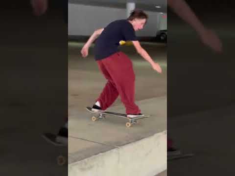 Talen with the quick ollie up & backside 180 off 🖖