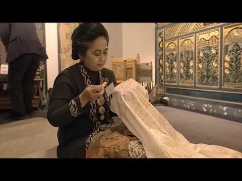 Batik For The World UNESCO Paris by Oscar Lawalata Batik Jawa Timur RKB Surabaya