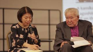 Kamikaze Nakamura talks to student