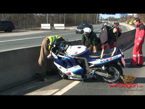 Siegen Kradfahrer schwer verletzt Motorrad Unfall