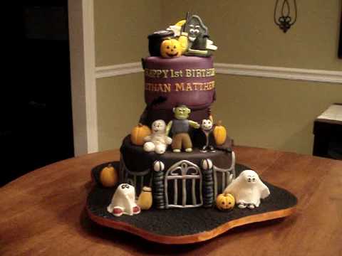 Halloween Birthday Cake on Halloween Trick Or Treat Themed Fondant Birthday Cake
