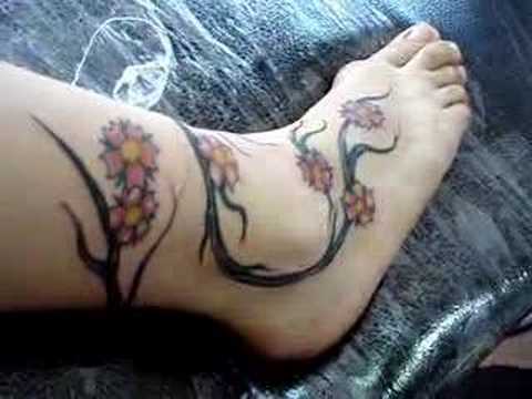 tatuajes orientales flores. tatuajes de cerezos. flores de cerezo · Tatuajes