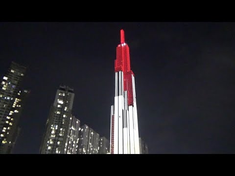 Biểu diễn đèn LED khai trương Vincom Landmark 81 - Tòa nhà cao nhất Việt Nam