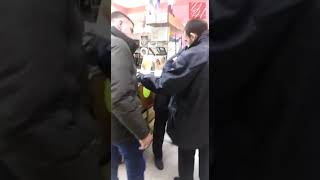 Видео 26.03.2020 — «Путёвку в тюрьму» искал бывший уголовник в углегорском «Универмаге» (о. Сахалин) от Углегорские новости, улица Победы, Углегорск, Россия