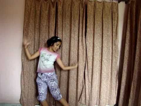 Mohna dancing on Lazy Lamhe