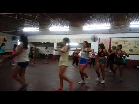 Zumbaaa con 2 bombas Caro ibarra y Brisa acuñaðŸ˜ðŸ˜
