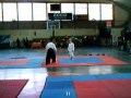 niña vence a adulto.mp4