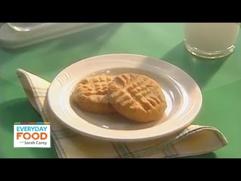 VIDEO : sarah's simple peanut butter cookie recipe  - everyday food with sarah carey - how long have you been an everyday food fan? this week, we're letting you take a peek into the edf archives by sharing a few of ...