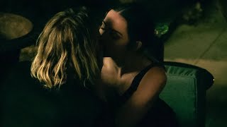 Deep Water 2022 Melinda and Joel kiss (Ana de Armas)