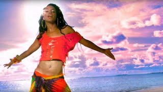 Watch Aaliyah Rock The Boat video