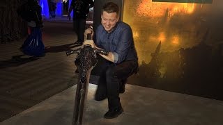 Who Can Hold Dark Souls Great Sword Of Artorias? - Ign Access