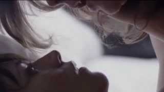 Watch Laurie Anderson My Right Eye video