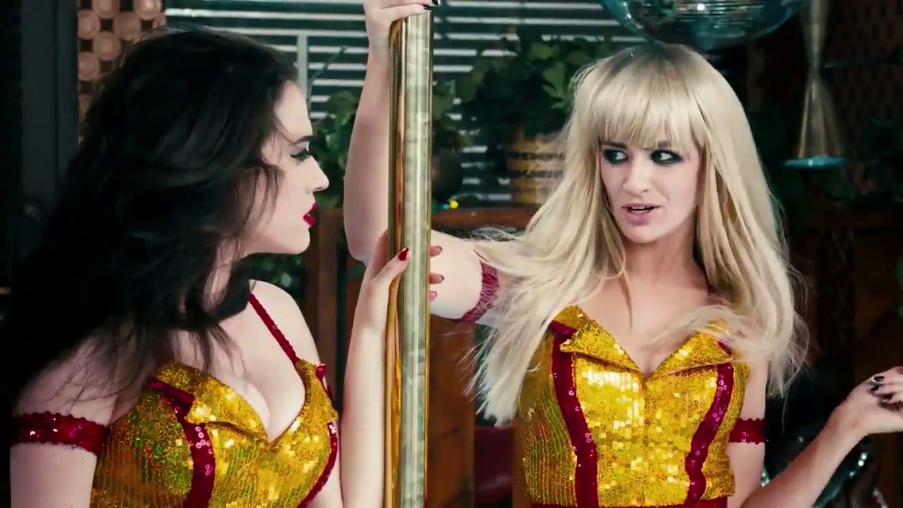 Kat Dennings And Beth Behrs Upskirts Broke Girls Upskirts Sex