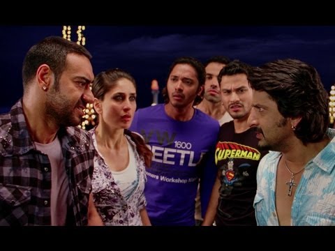 Tusshar Kapoor Strikes The Pool Ball On Kareena Kapoor - Golmaal...