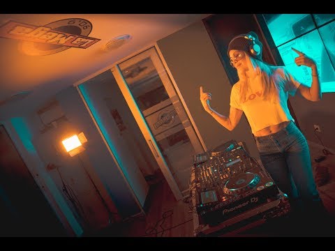 Natalia ParÃs mezclando en vivo / Las Tandas de La Mega