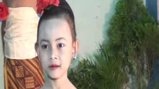 Tari Cublek Cublek Sueng Kemben Melorot