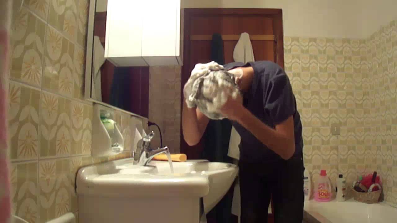 Maschera in un bagno per crescita di capelli