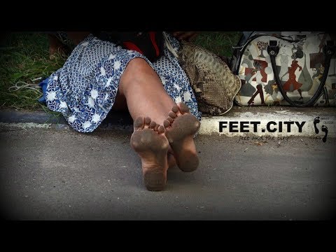 Barefoot girl motorbike dirty feet german image