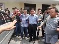 Lihat Aksi Pecah Kaca Mobil Dipraktekkan Bersama Polisi Lihat Aksi Pecah Kaca Mobil Dipraktekkan Bersama Polisi