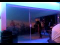 Turista boliviano bailando con brasilera borracha
