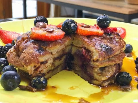 VIDEO : vegan pancakes! healthy, delicious, & only 5 ingredients! - subscribe to my new landing page on my website! will be out jan 2017 along with my e-book! http://rawvana.com ...