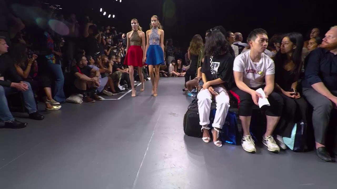 NEW YORK FASHION WEEK I 2018 I RUNWAY SHOW I NYFW I Flying Solo Show