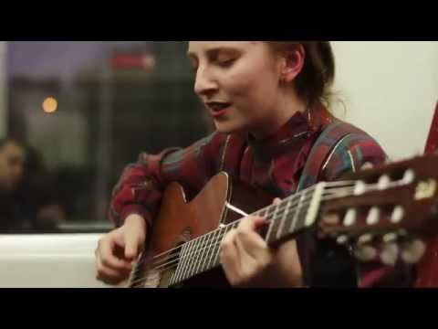 emmy Curl - Mine (acoustic live at the train)