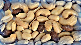 Patient Goes into Anaphylactic Shock Due to Doctor Eating Peanuts?