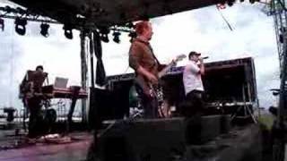 Watch Skyline Kick The Gig video