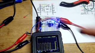 Astable 555 Timer Output Voltages Oscilloscope Measured 5V Supply