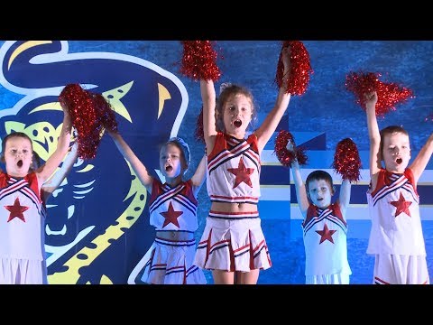 Выступление чирлидеров из детского сада №139 на матче ХК "Сочи"