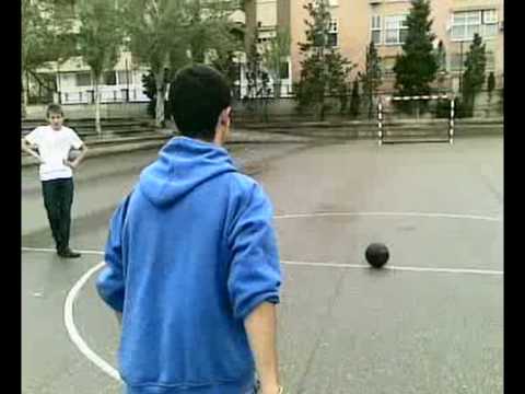 Watch Como Tirar Faltas a lo Cristiano Ronaldo (Kike Colly Bece y Pablo Serrano)